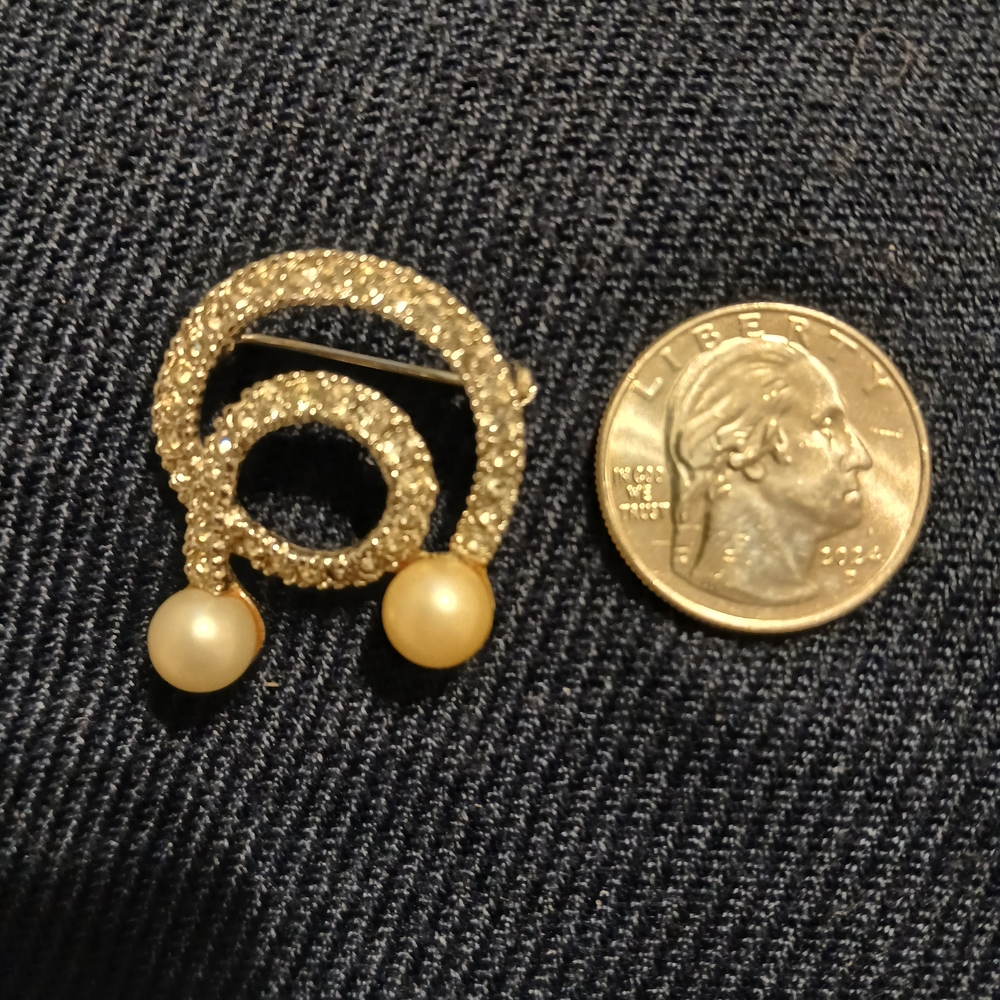 Marvella Elegant Gold and Pearl Brooch
